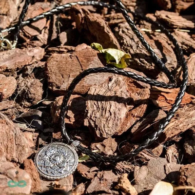 Collar de mandala de flor de loto "OM".