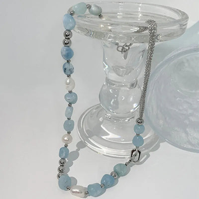 Collar de piedra azul natural con perlas de agua dulce