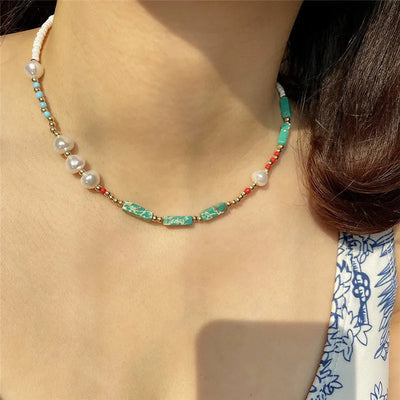 Collar de piedras verdes con perlas naturales