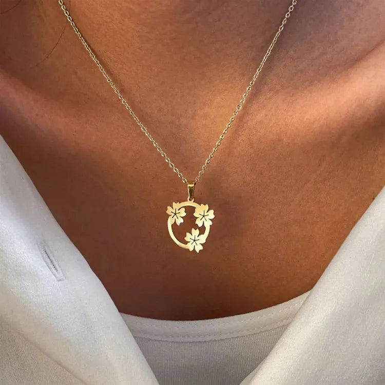 Collar de renovación con flores de cerezo