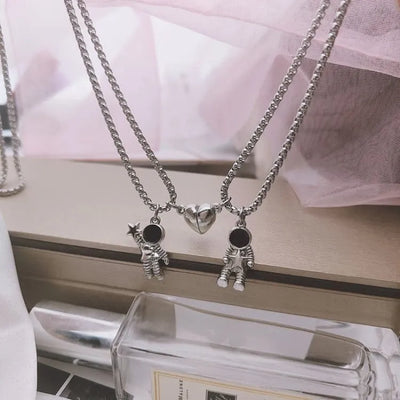 Collar magnético de astronauta