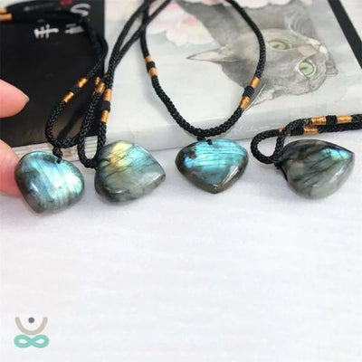 Corazón Protector de Labradorita – Magia, Belleza y Energía Positiva