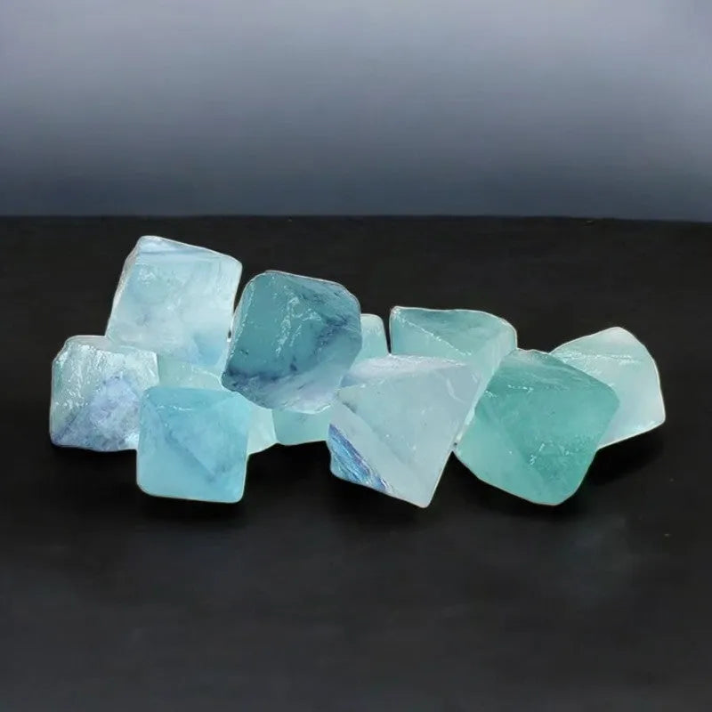 Cristal Fluorita Verde Natural Octaédrica – Potencia Tu Bienestar y Equilibra Tu Energía