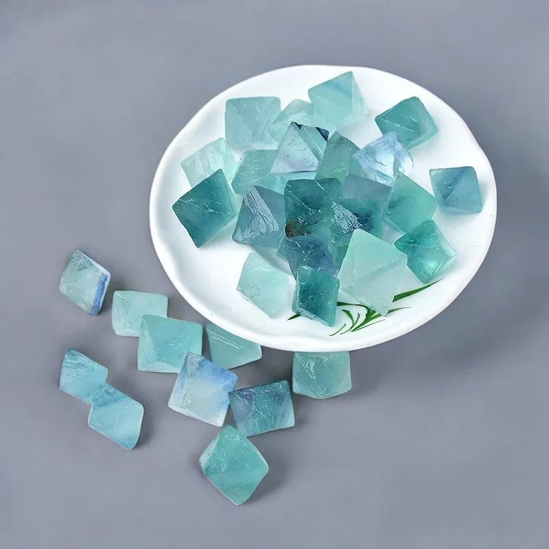 Cristal Fluorita Verde Natural Octaédrica – Potencia Tu Bienestar y Equilibra Tu Energía