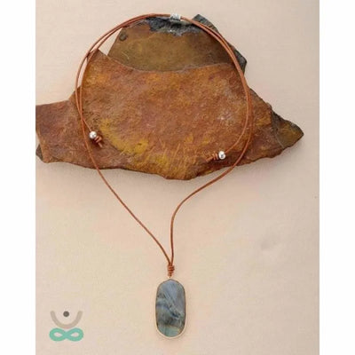 Cuello protector de labradorita