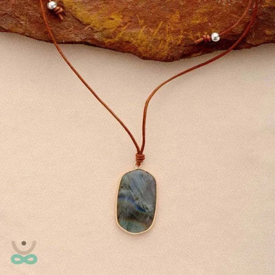 Cuello protector de labradorita