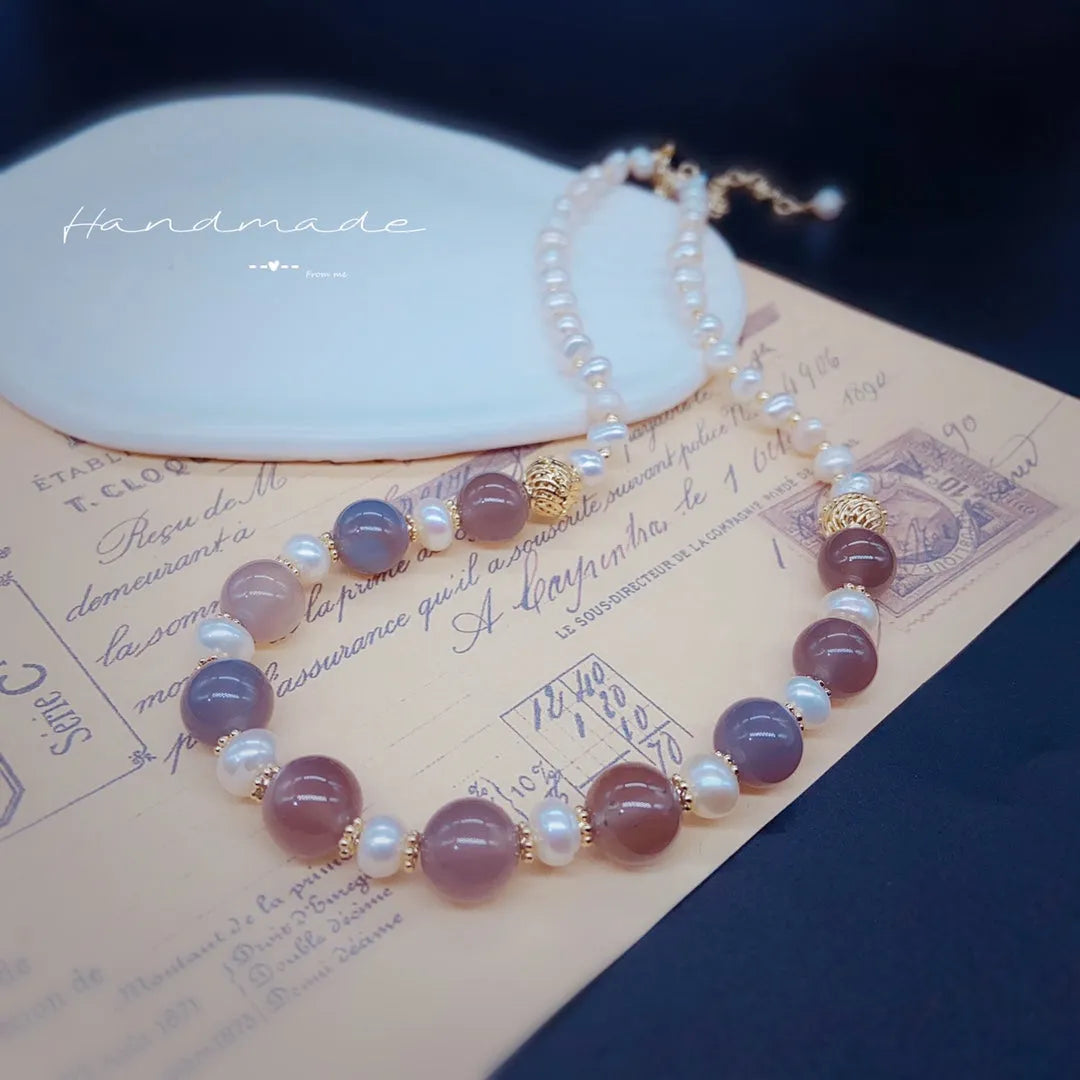 Elegante collar de gemas naturales de agua dulces cristalinas