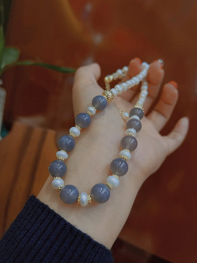 Elegante collar de gemas naturales de agua dulces cristalinas