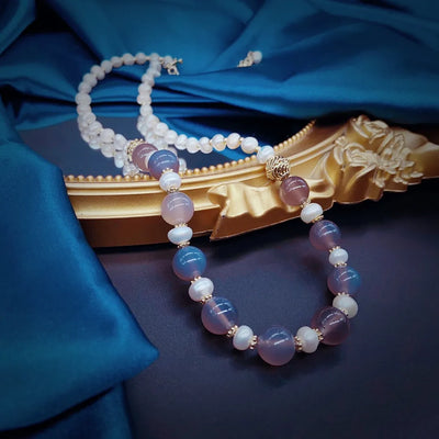 Elegante collar de gemas naturales de agua dulces cristalinas