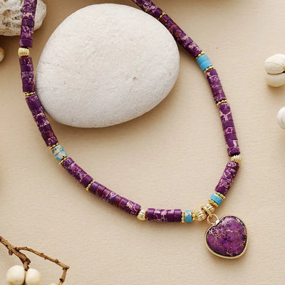 Gargantilla corta con amatista: amor, elegancia y energía positiva