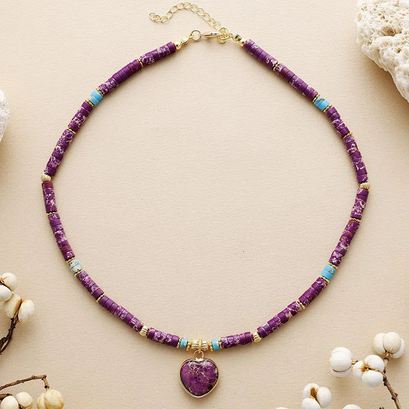 Gargantilla corta con amatista: amor, elegancia y energía positiva