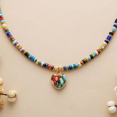 Gargantilla de Amor Francés: 7 Chakras, Lujo y Bienestar