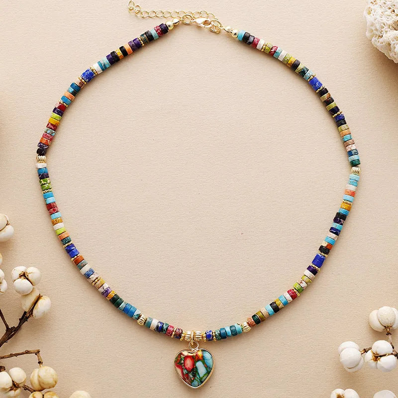 Gargantilla de Amor Francés: 7 Chakras, Lujo y Bienestar