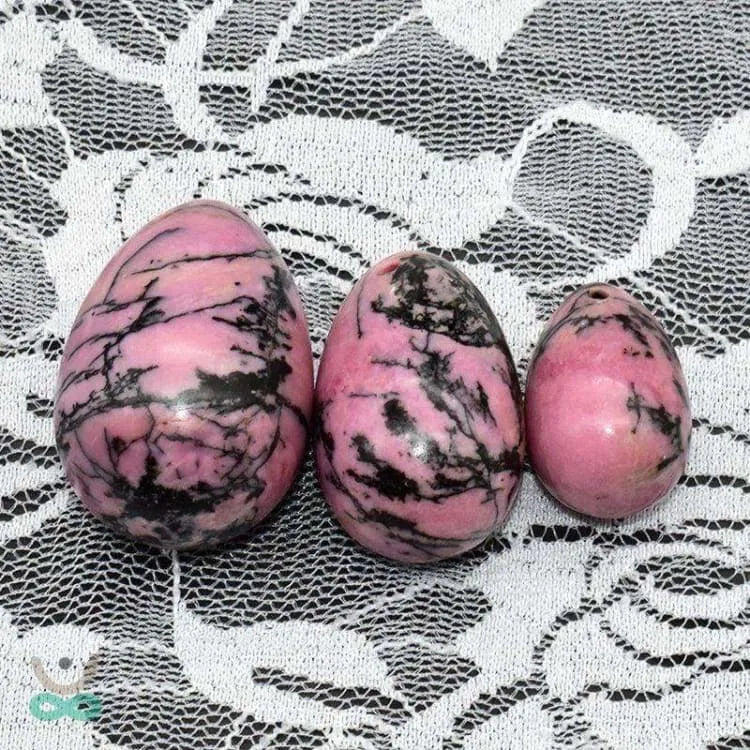Huevo de Yoni con agujeros en rodonita