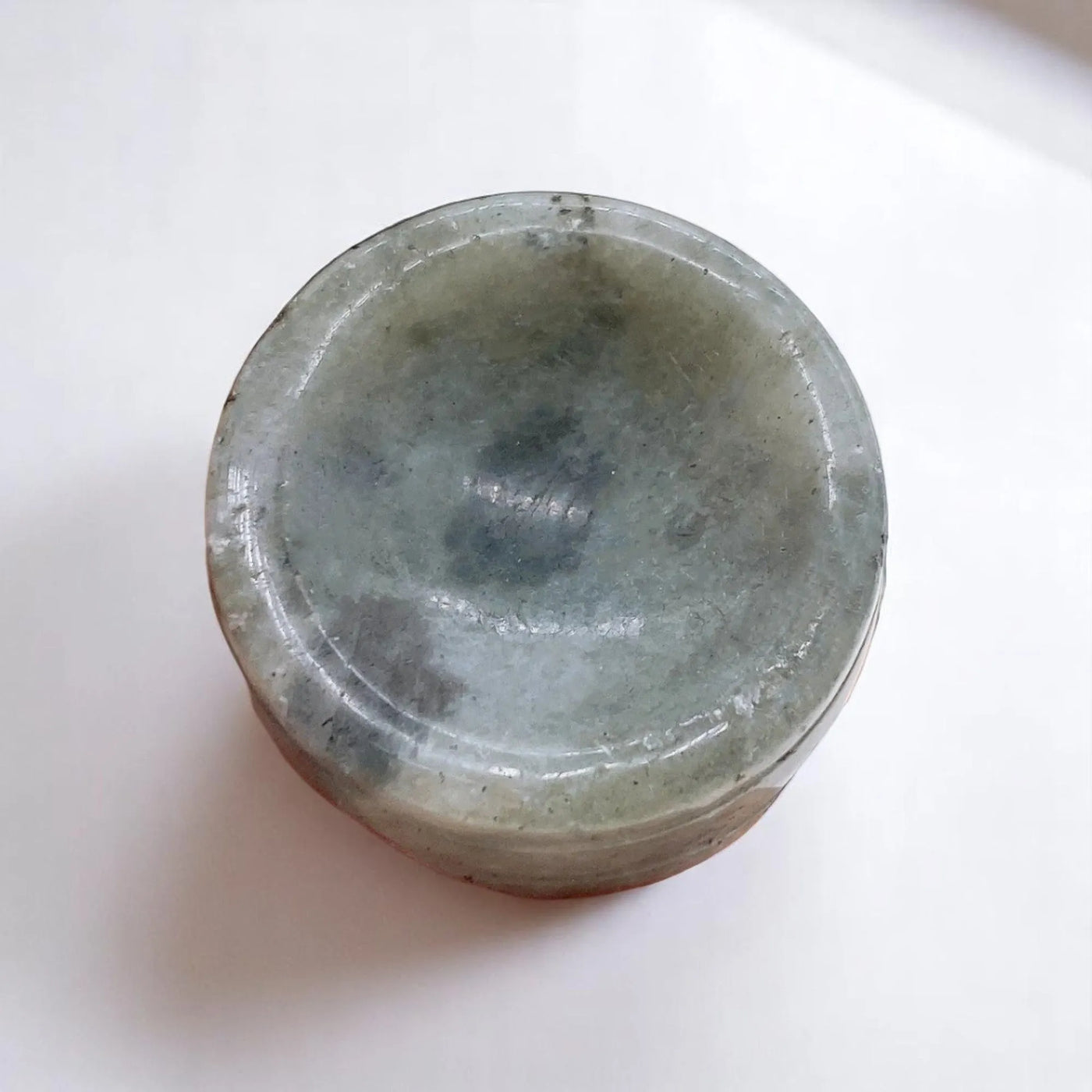 Labradorita Natural Pulida – Descubre la Magia y Protección de la Energía