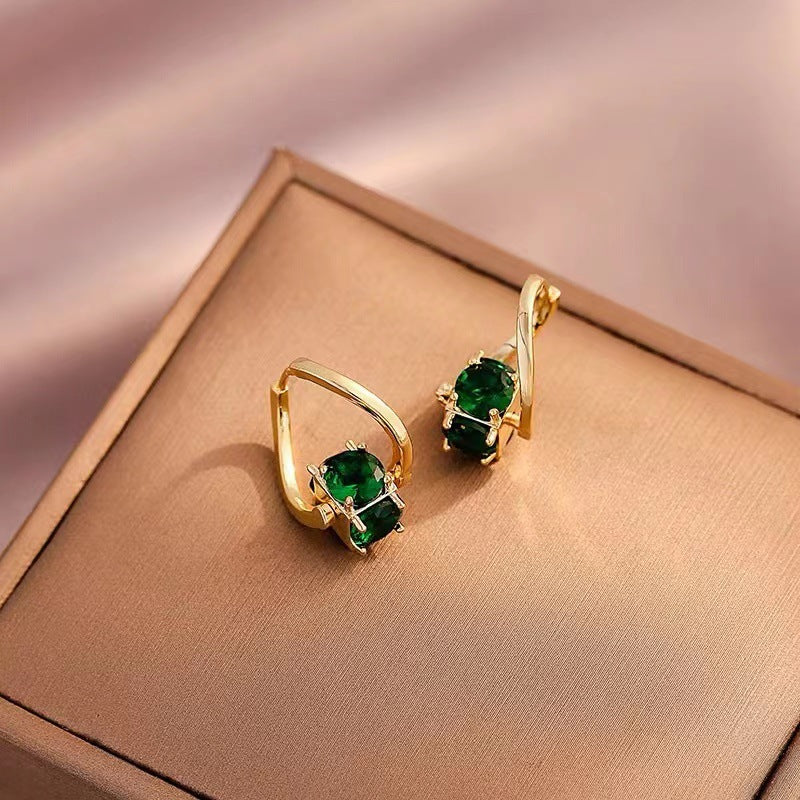 Pendientes de Circonita Verde: Distinción y Energía para tu Estilo Diario