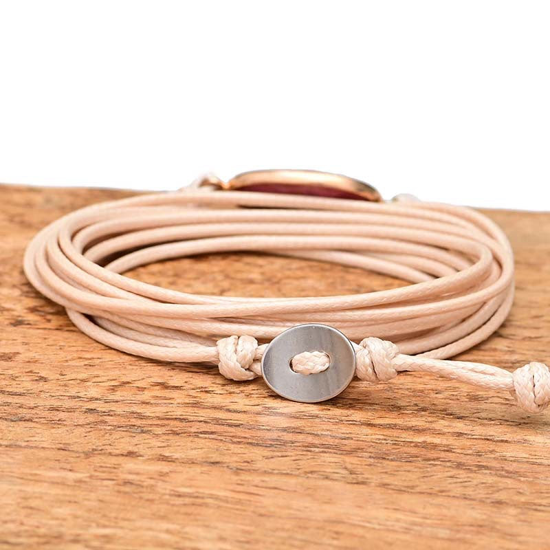 Pulsera envuelta en cuerda de cera con colgante de rhodonita