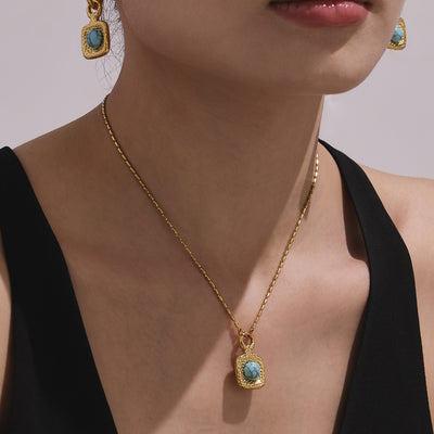 Conjunto de Turquesa Azul y Perla: Energía y Elegancia Espiritual