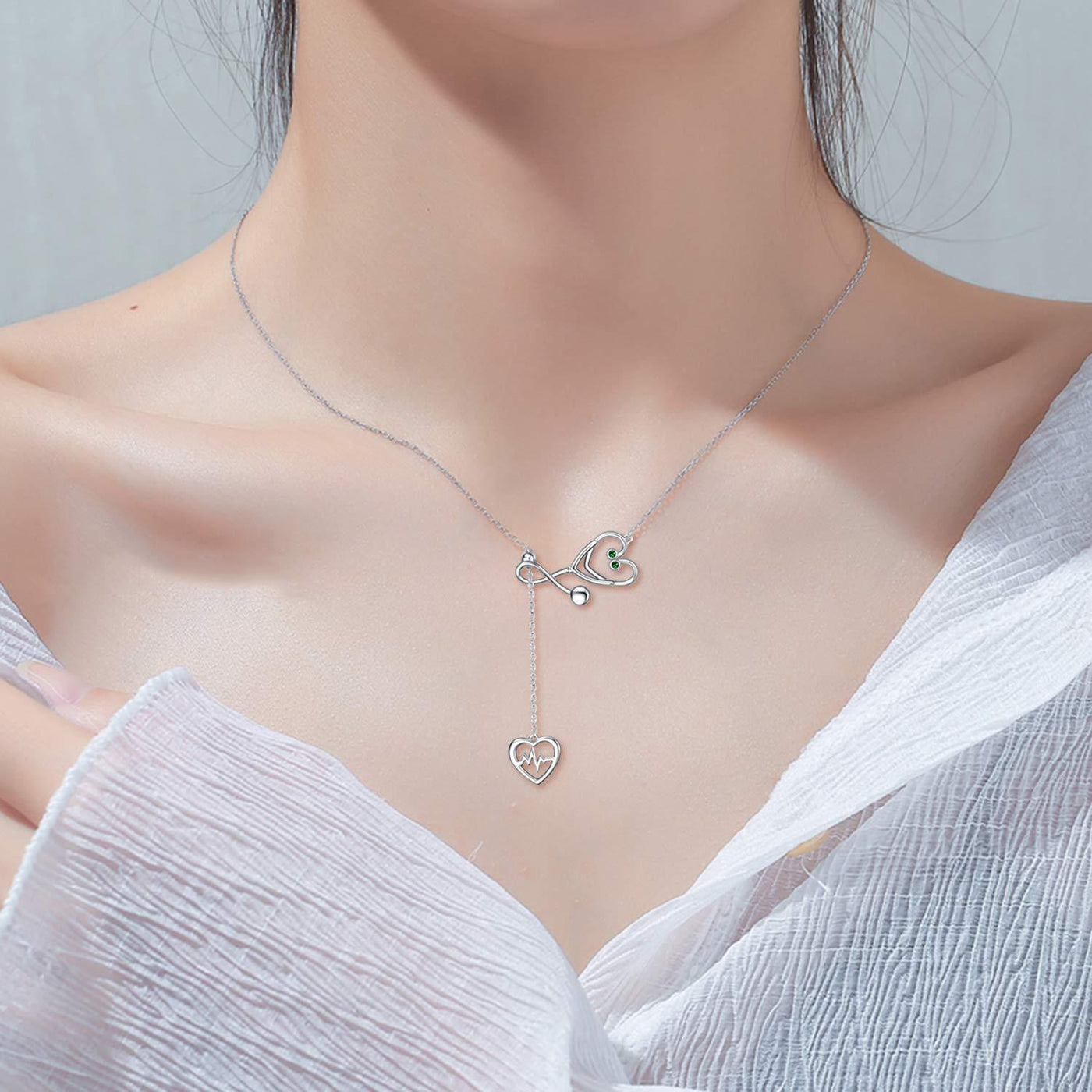 Collar de amor en plata 925, símbolo de cuidado y conexión emocional