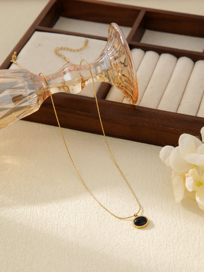 Collar de luz y armonía: Equilibrio espiritual en oro y minerales