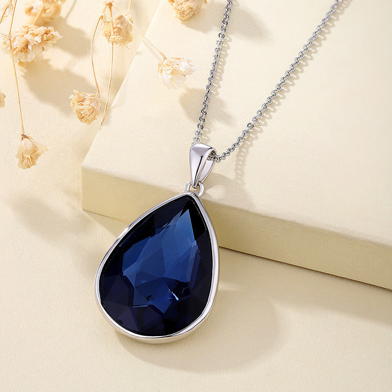 Collar de gota de sodalita oscura en plata 925, intuición y calma en cada detalle