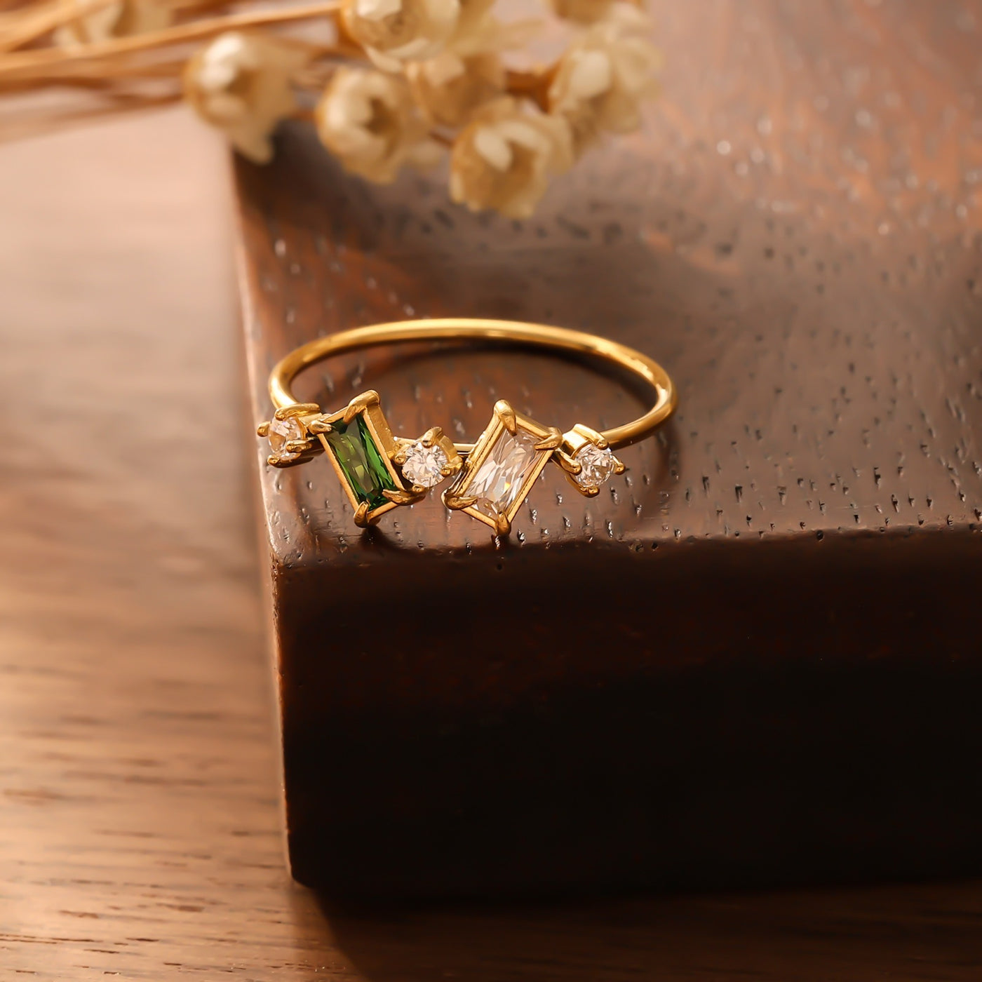 Anillo de diamantes coloridos: luz, energía y lujo para tu vida