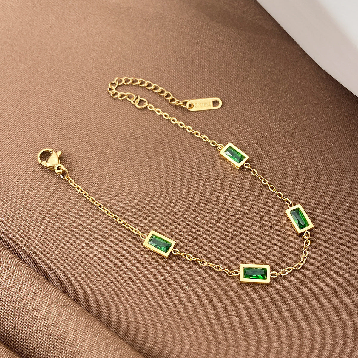 Pulsera de Cuarzo Verde y Circonita: Armonía y Prosperidad Espiritual