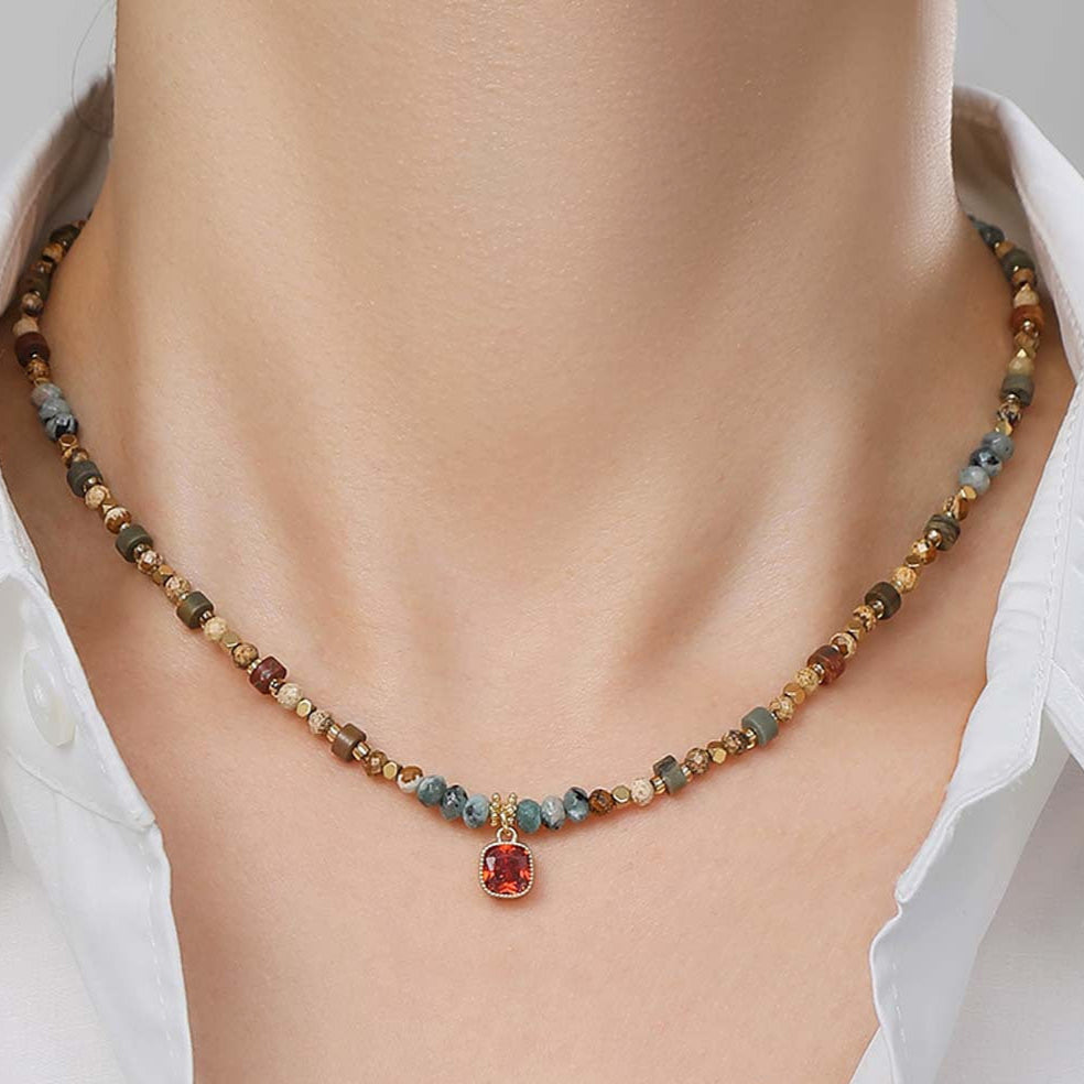 Collar espiritual vintage: energía y elegancia con rubí y turmalina
