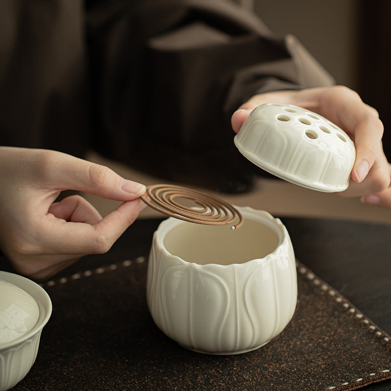 Quemador de Incienso de Cerámica Blanca – Pureza y Ofrenda Espiritual