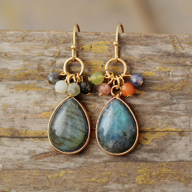 Brillo y Protección: Pendientes de Labradorita Natural para Energía Positiva