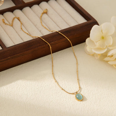 Collar de luz y armonía: Equilibrio espiritual en oro y minerales