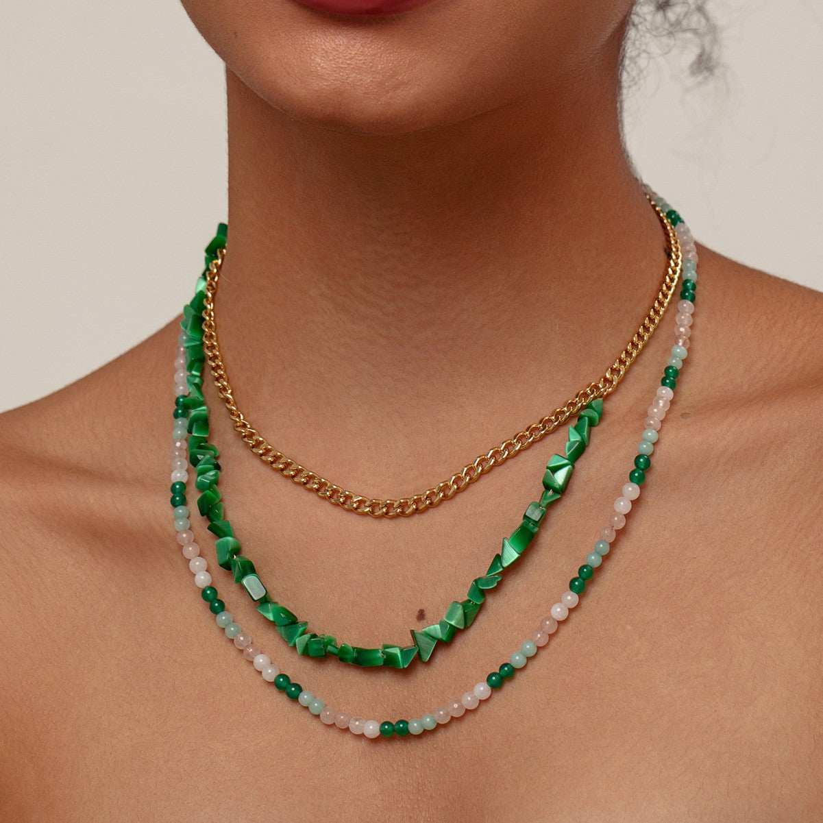 Collar de malaquita natural: transforma tu energía con elegancia