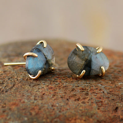 Descubre la Magia de la Labradorita: Aretes que Elevan Tu Energía y Estilo