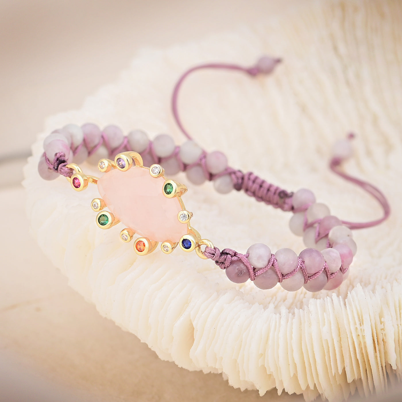 Pulsera de Cuarzo Rosa con Encanto Multicolor