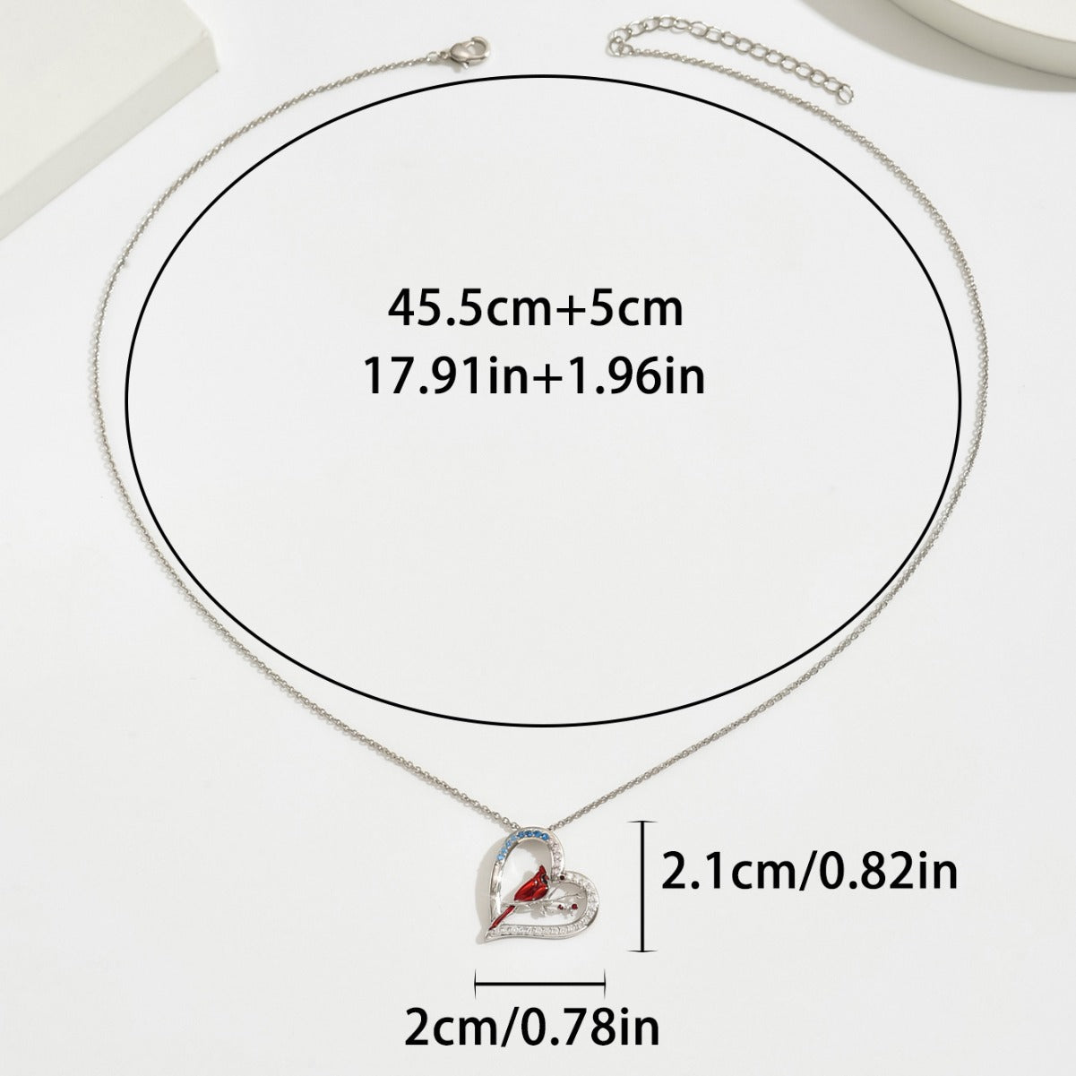 Collar loro rojo del amor en plata 925, joya vibrante y símbolo de afecto libre