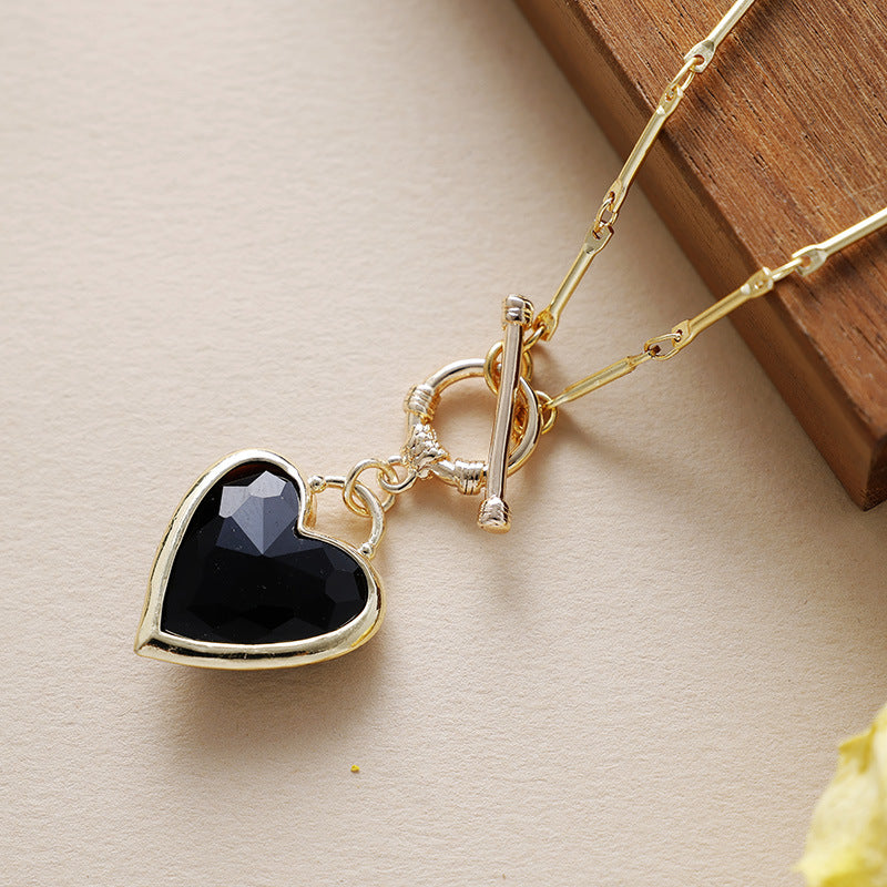 Amor y Protección: Collar Choker de Piedra Natural en Forma de Corazón