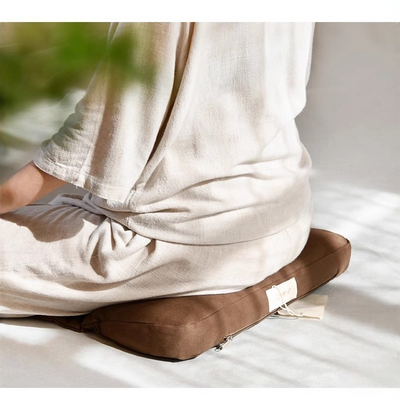 Cojín de Trigo Sarraceno para Coxis y Meditación Zen – Marrón