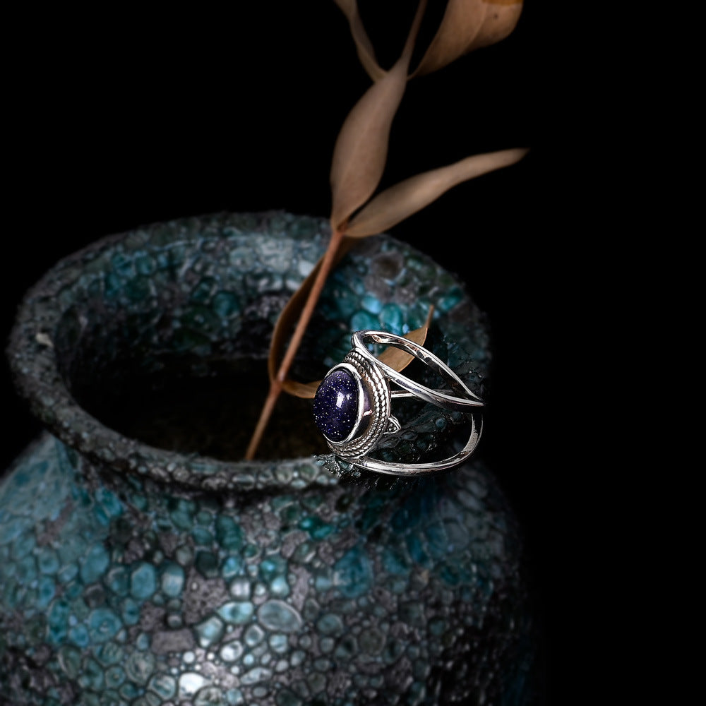 Anillo de arenisca azul ovalada chapado en cobre, concentración brillante y estilo cósmico