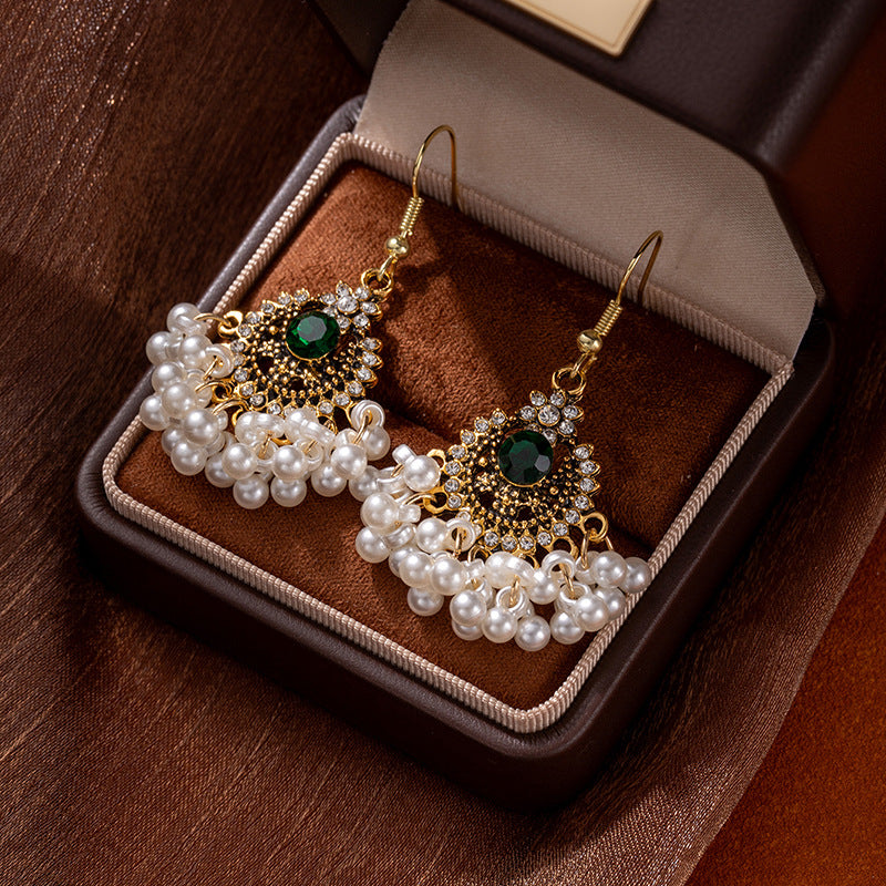 Pendientes bohemios de turmalina verde: armonía y protección espiritual