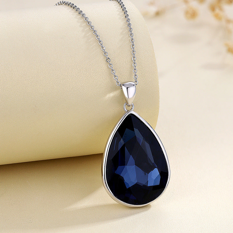 Collar de gota de sodalita oscura en plata 925, intuición y calma en cada detalle