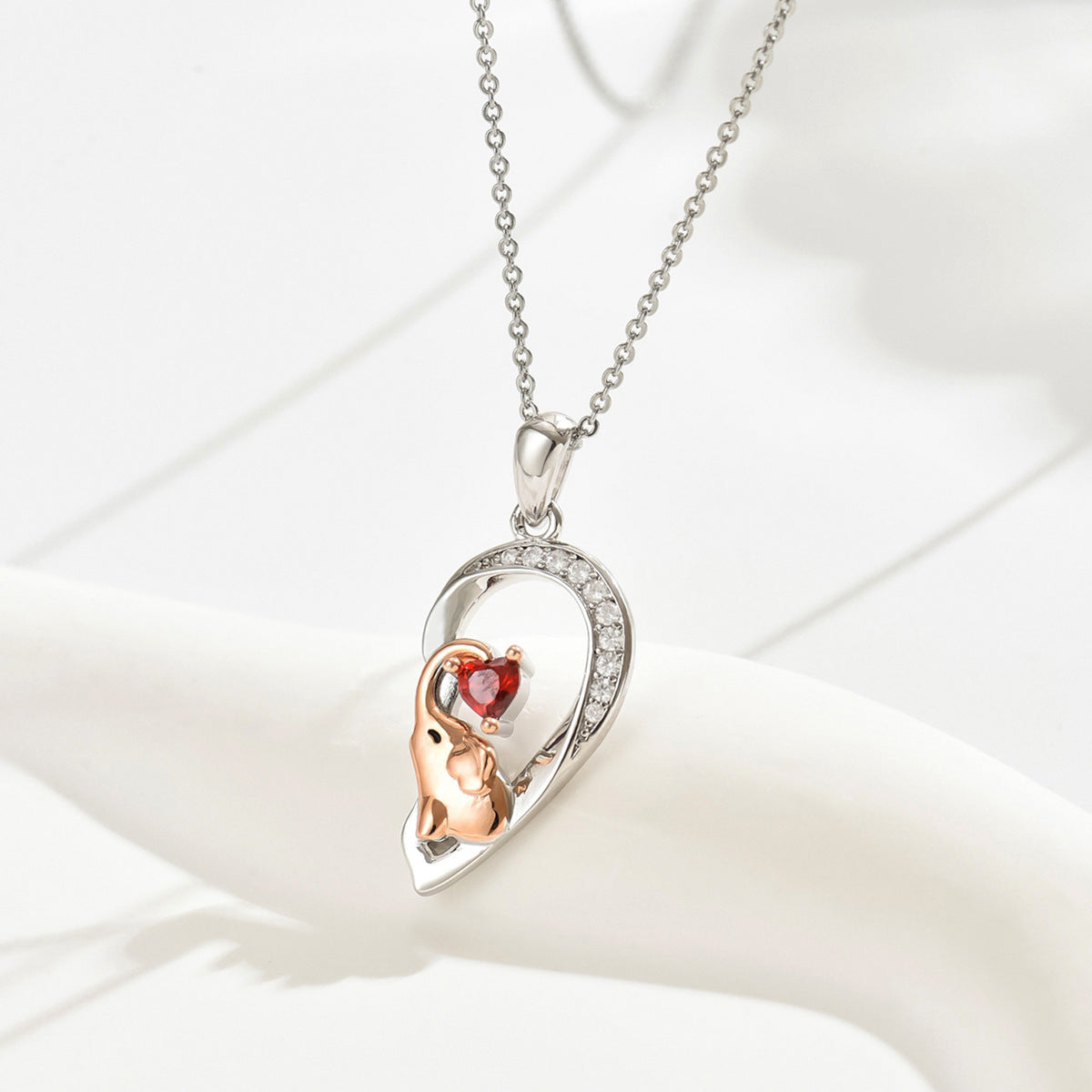 Collares de pareja en plata 925 con granate, símbolo de amor profundo y conexión duradera