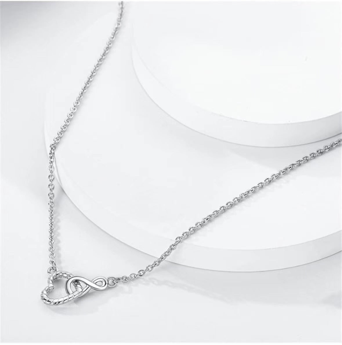 Collar corazón con hebilla en plata 925, símbolo de amor protegido
