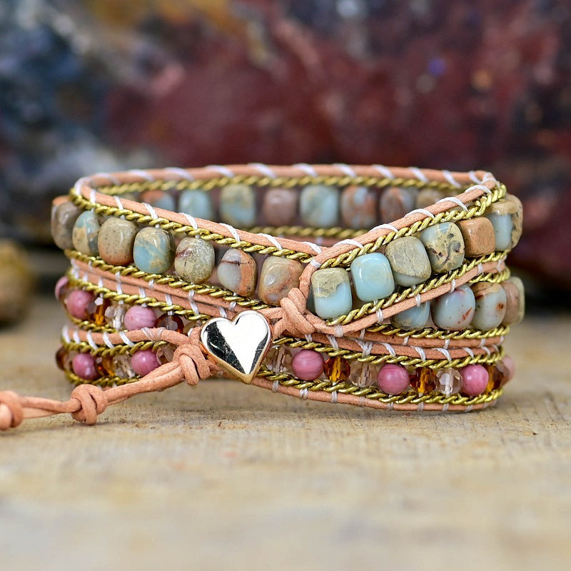 Pulsera de tres capas con cuarzo rosa y colgante de corazón, amor propio y dulzura emocional