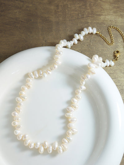 Collar Perla Barroca: Amuleto de la Sabiduría y la Calma