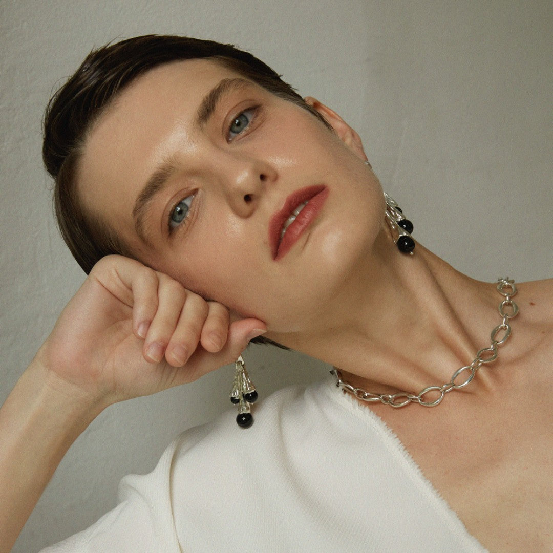 Energía protectora y estilo: Pendientes de obsidiana negra para mujer