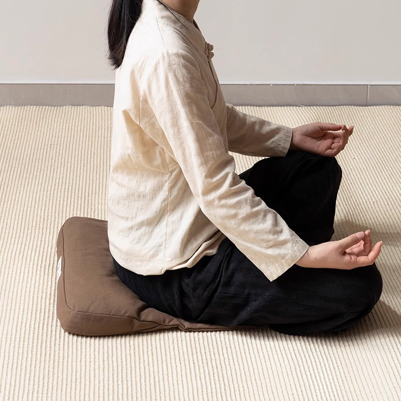 Cojín de Trigo Sarraceno para Coxis y Meditación Zen – Marrón