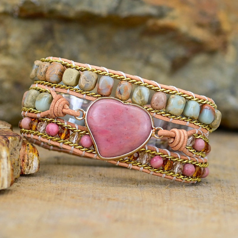 Pulsera de tres capas con cuarzo rosa y colgante de corazón, amor propio y dulzura emocional