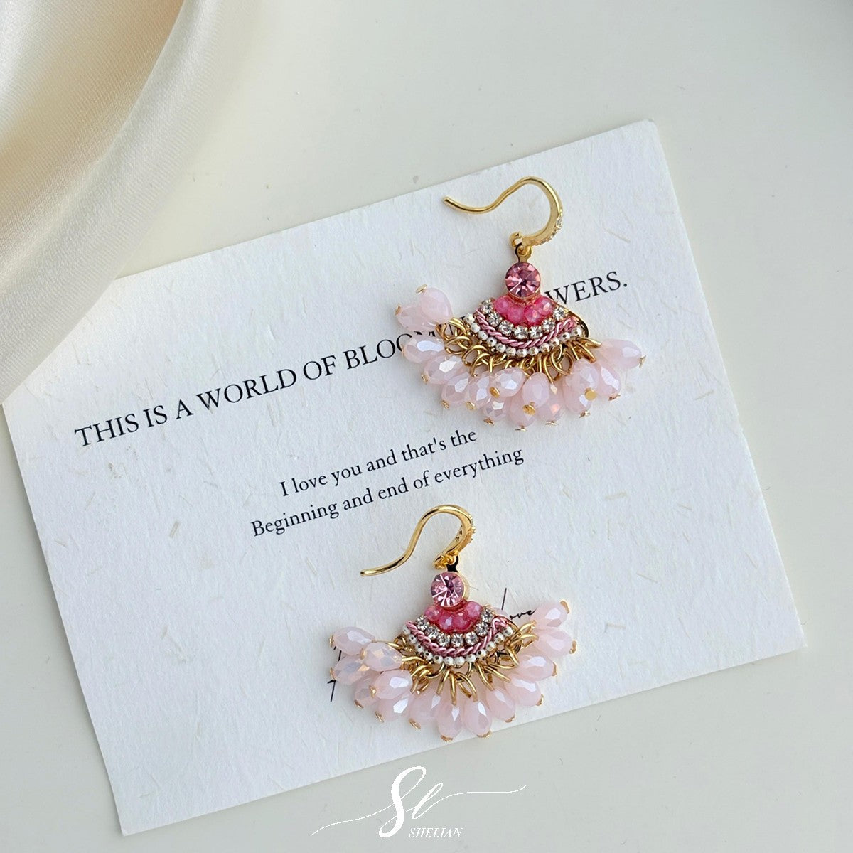 Pendientes de Borlas de Cristal con Minerales: Bohemia, Energía y Estilo Étnico