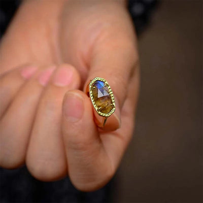 Anillo de cuarzo fumado en cobre, protección y transformación con elegancia terrenal