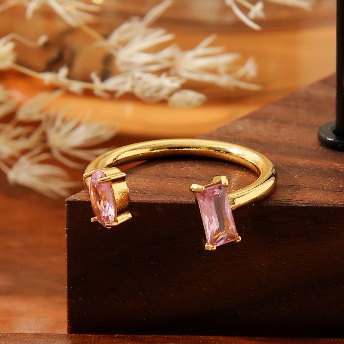 Anillo de cuarzo con circonita: energía y elegancia en cada detalle